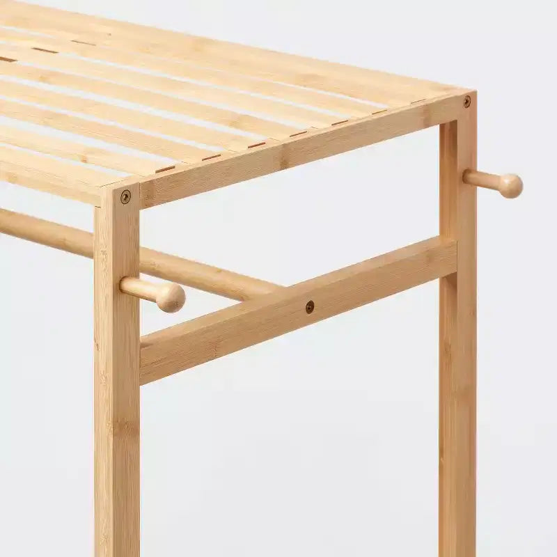 Porte-vêtements en bambou avec 2 étagères et une barre supérieure, capacité de 18 kg, 152 cm de hauteur