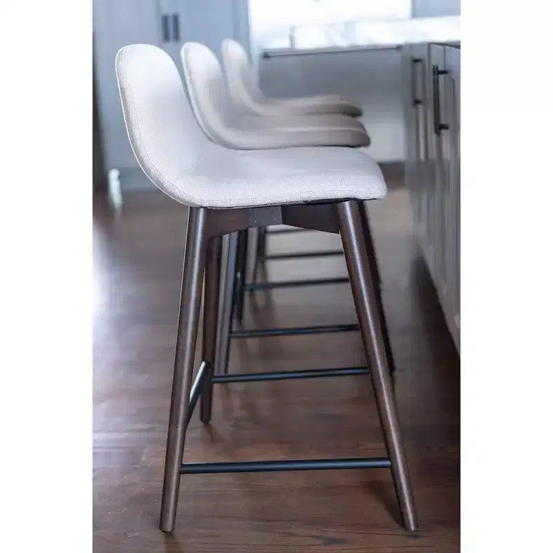 Tabouret de comptoir rembourré fait main, pieds en hévéa, hauteur fixe, beige