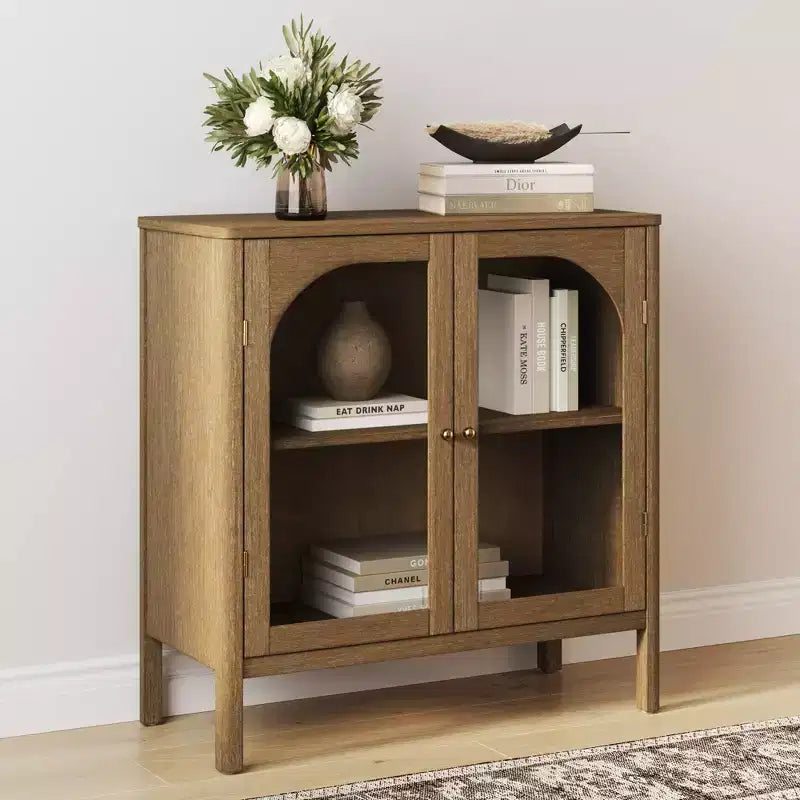 Meuble console avec portes en verre trempé incurvé et poignées en laiton, marron, 79 cm L