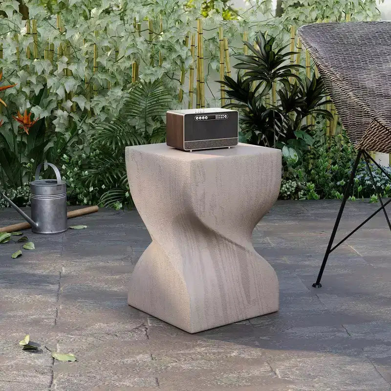 Table d'appoint carrée en fibrestone, Table d'appoint moderne à base torsadée, Entièrement assemblée, Capacité de 200 kg