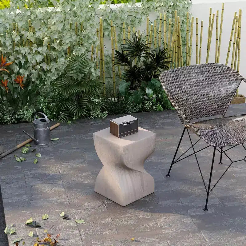 Table d'appoint carrée en fibrestone, Table d'appoint moderne à base torsadée, Entièrement assemblée, Capacité de 200 kg