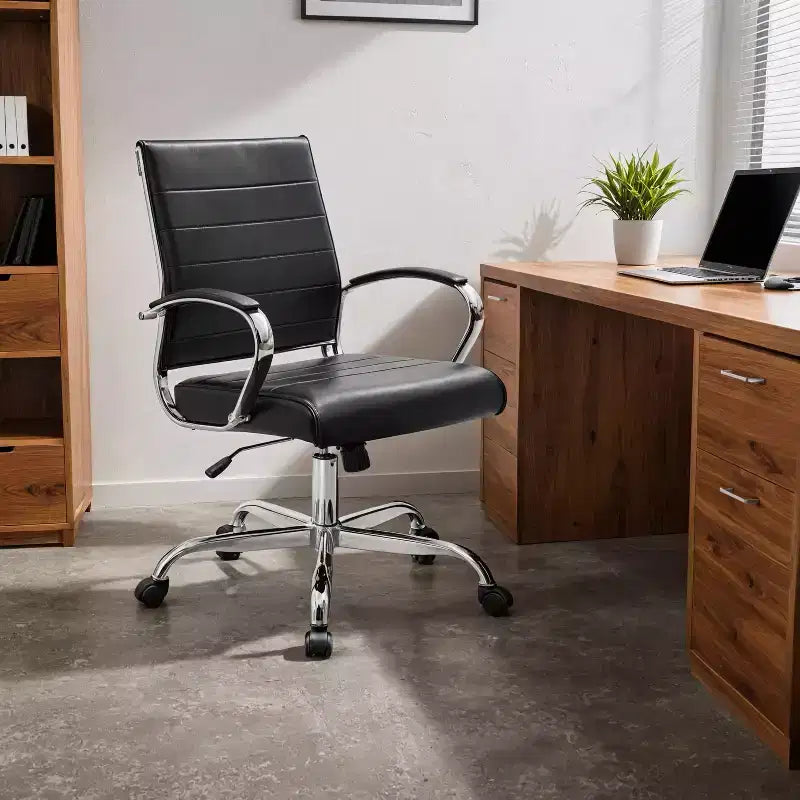 Fauteuil de bureau en cuir côtelé – Chaise de bureau exécutive pivotante et inclinable moderne du milieu du siècle, piètement chromé