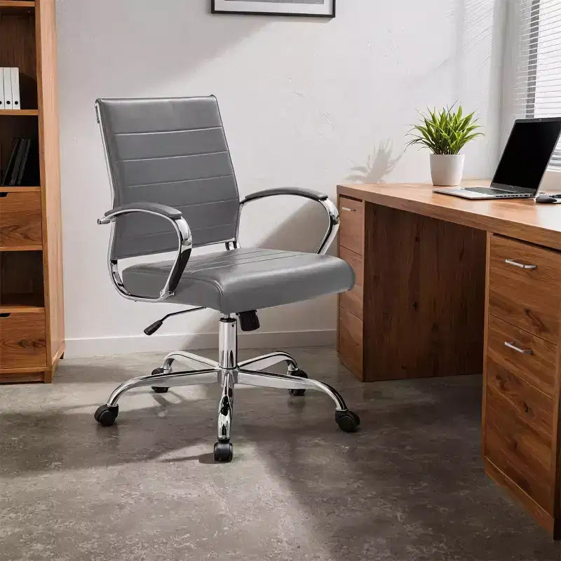 Fauteuil de bureau en cuir côtelé – Chaise de bureau exécutive pivotante et inclinable moderne du milieu du siècle, piètement chromé