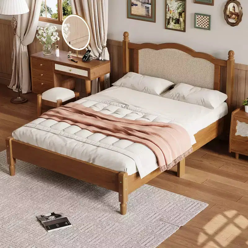 Lit plateforme Queen/Full avec tête de lit en rotin naturel et lattes en bois, capacité de 272 kg