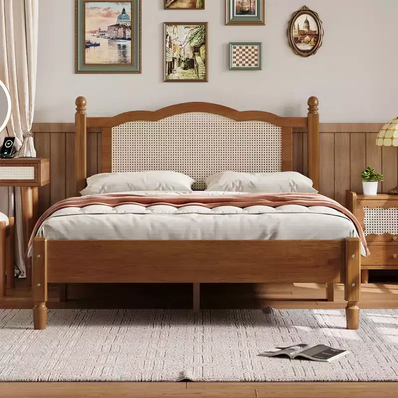 Lit plateforme Queen/Full avec tête de lit en rotin naturel et lattes en bois, capacité de 272 kg