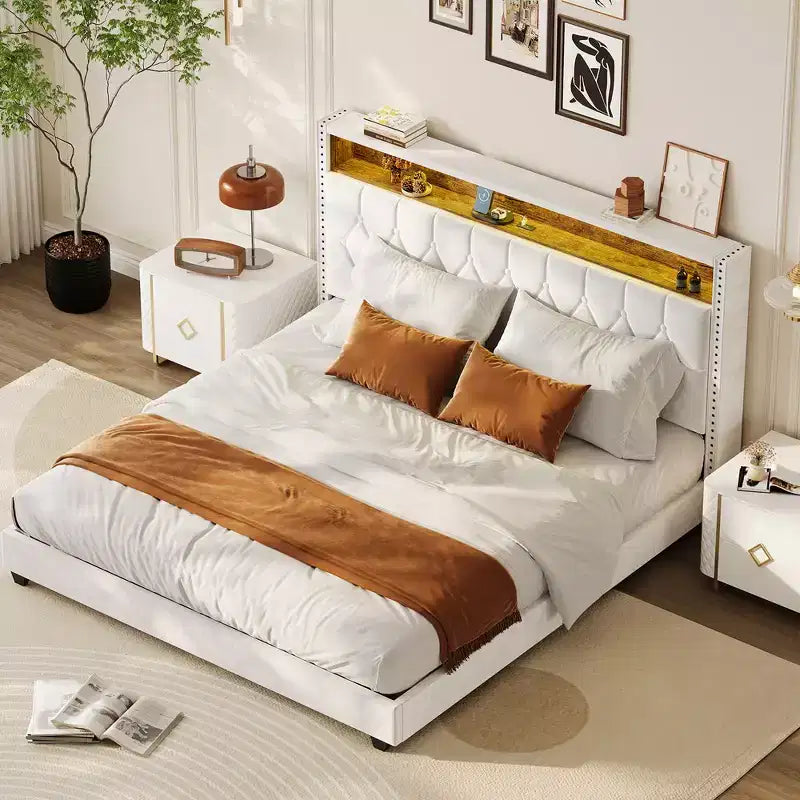 Cadre de lit plateforme en velours avec tête de lit de rangement LED, chargement USB, clous décoratifs, blanc cassé