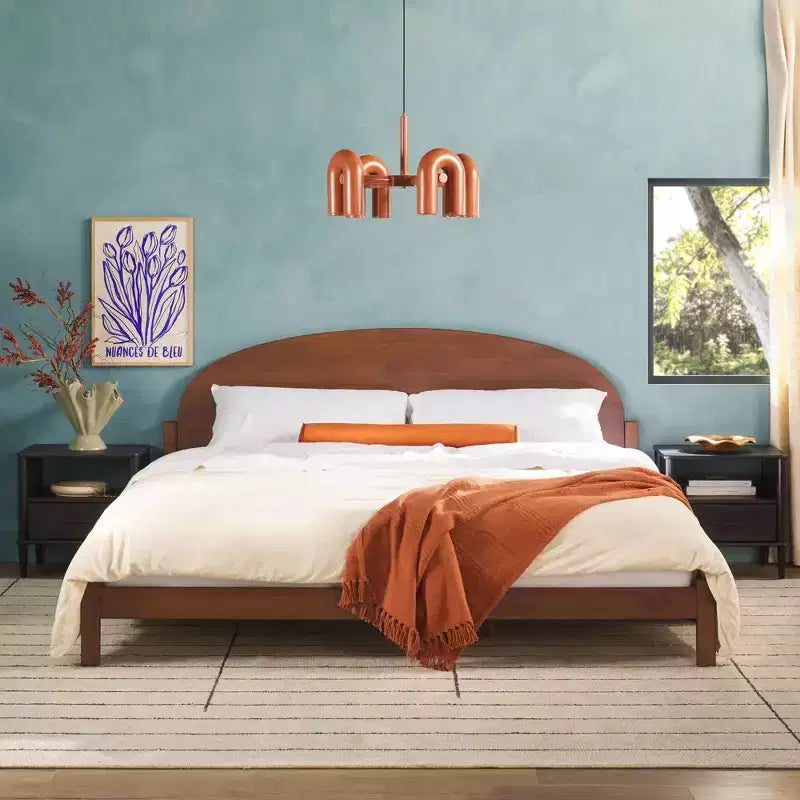 Lit plateforme King Boho avec tête de lit cintrée en pin massif