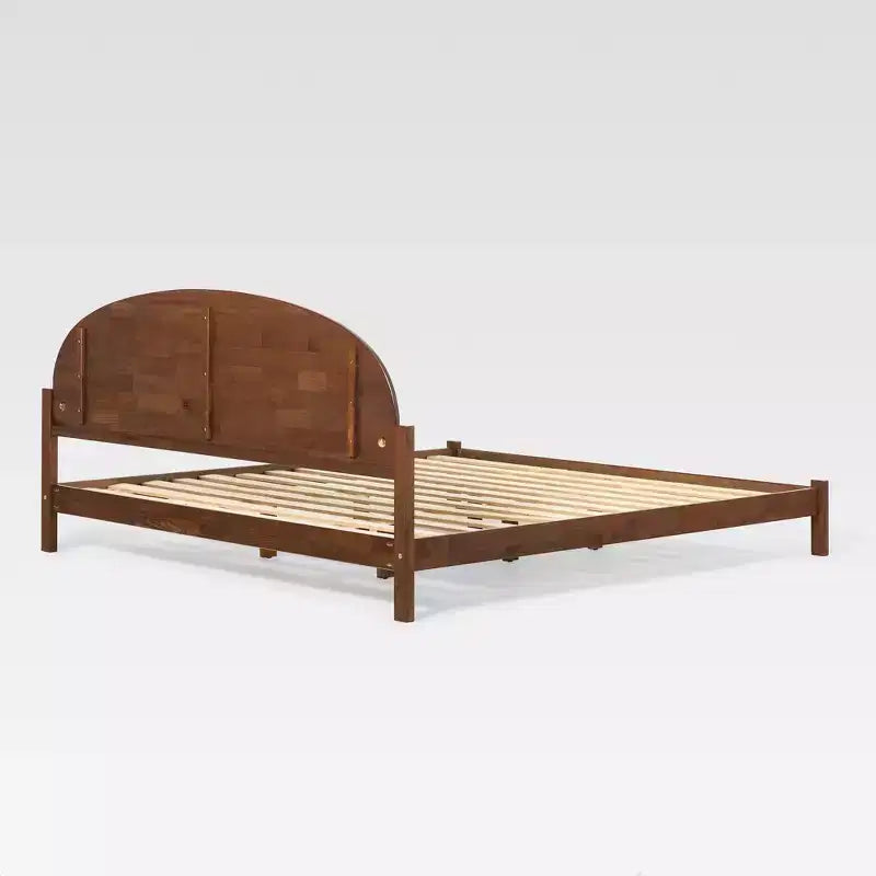 Lit plateforme King Boho avec tête de lit cintrée en pin massif
